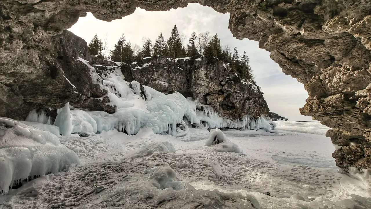 Clear turquoise water and limestone cliffs at the Grotto in Bruce Peninsula National Park