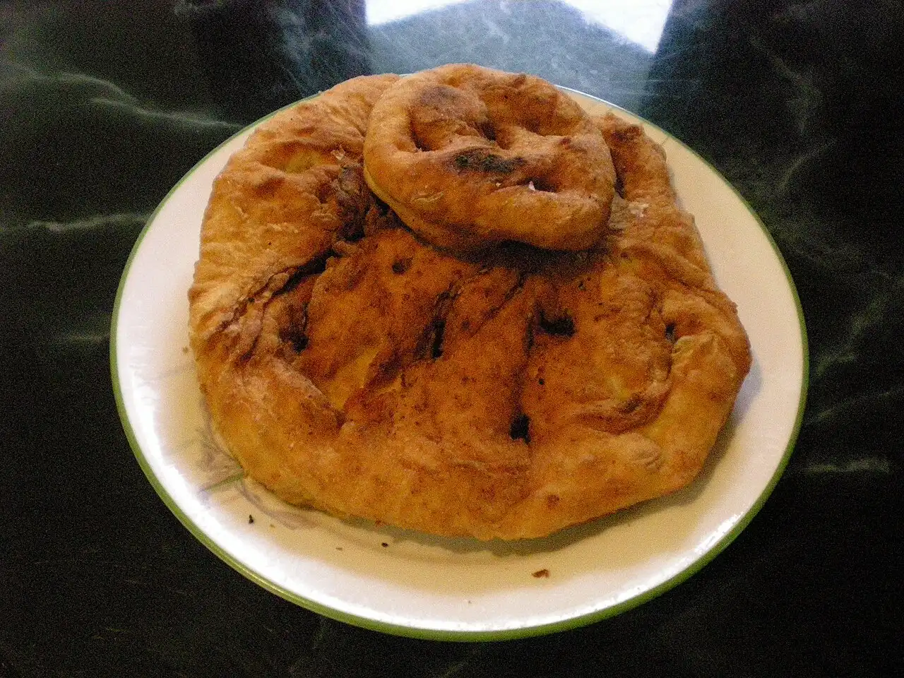 A round loaf of Inuit bannock, a pale flat quickbread, on a plate