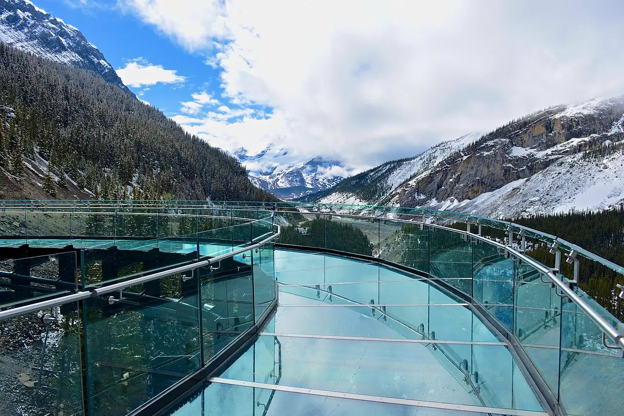 People walking on the glass floor of the Columbia Icefield Skywalk