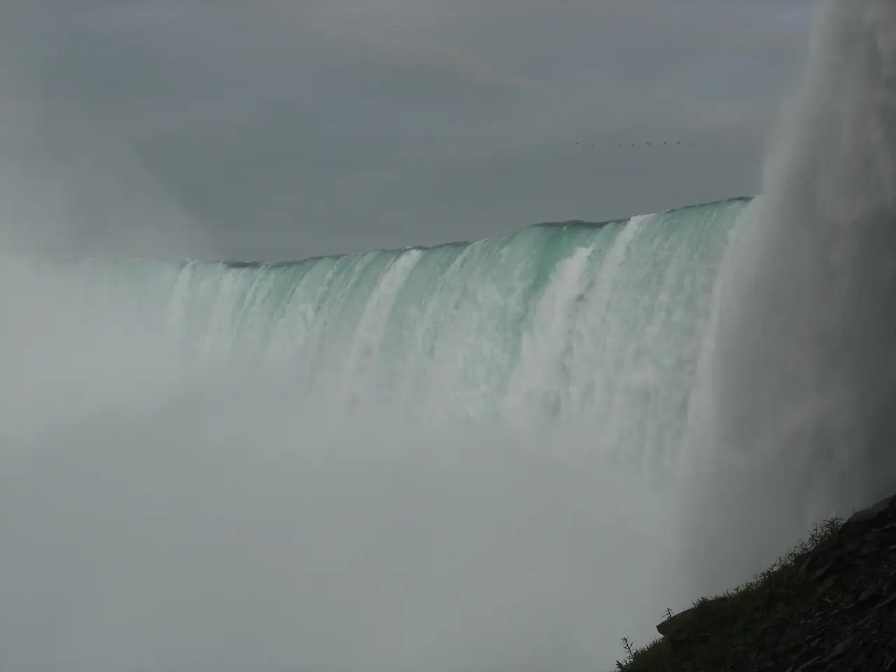 The brink of Horseshoe Falls seen from Table Rock on the Canadian side