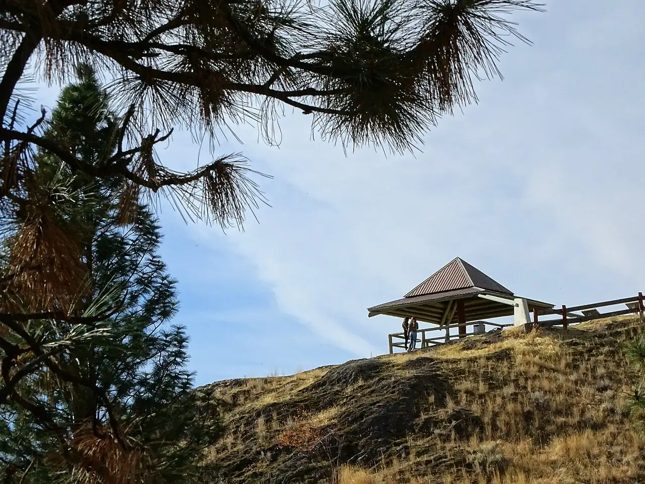 Autumn trail through Knox Mountain Park above Kelowna