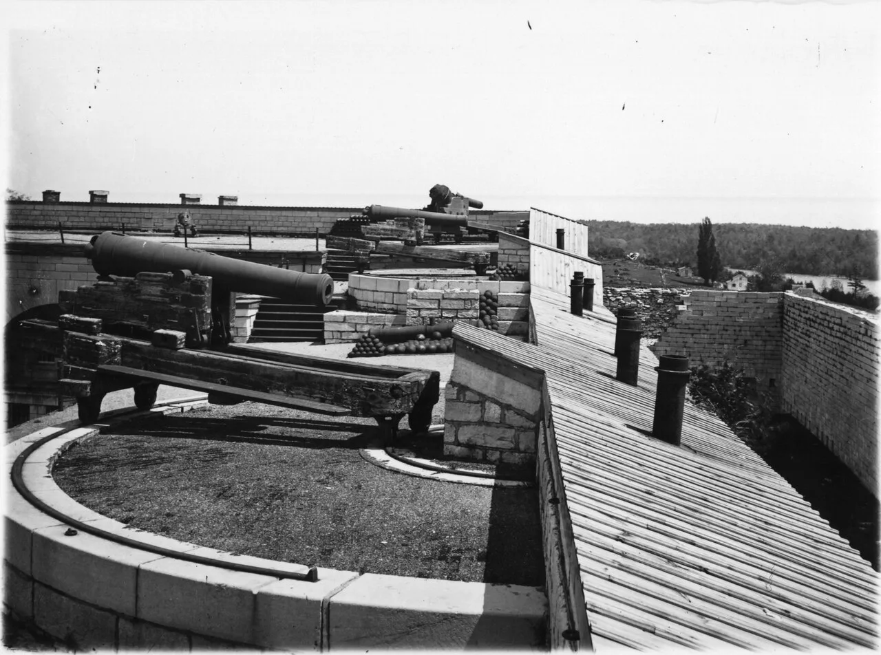 Cannons lined along Fort Henry ramparts overlooking the water