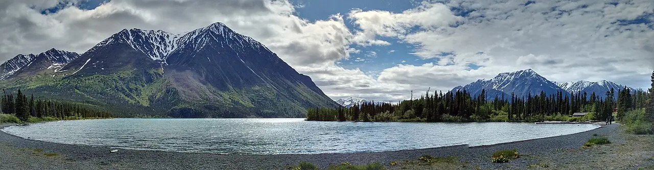 Panoramic ridges above Kathleen Lake, the setting for the Kings Throne hike