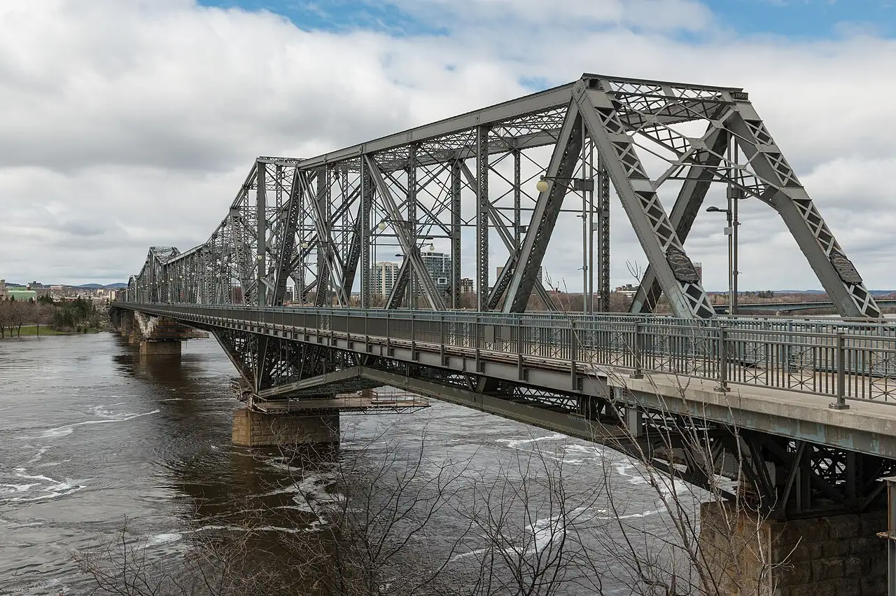 Alexandra Bridge spanning the Ottawa River between Ottawa and Gatineau
