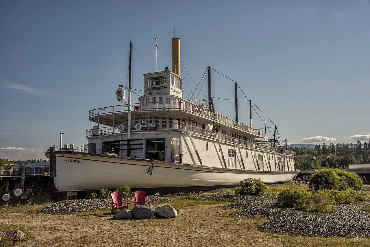 Close view of the SS Klondike paddlewheel and hull details